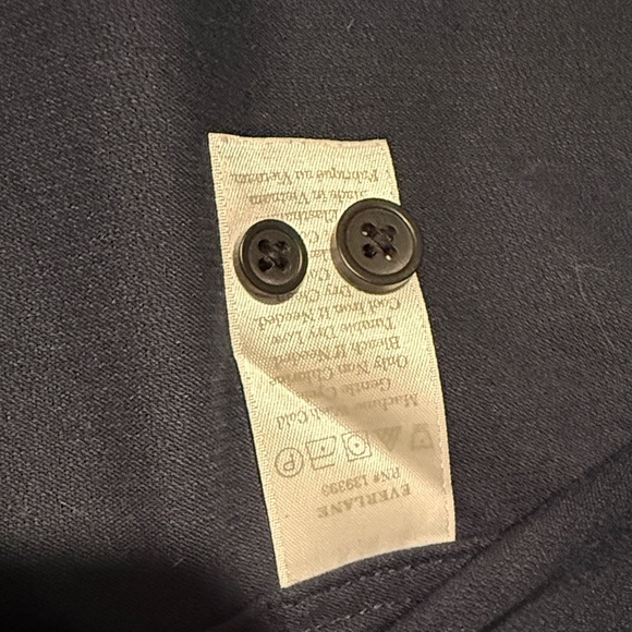 Everlane Men's Casual Button Down Shirt - Navy - Picture 5 of 5
